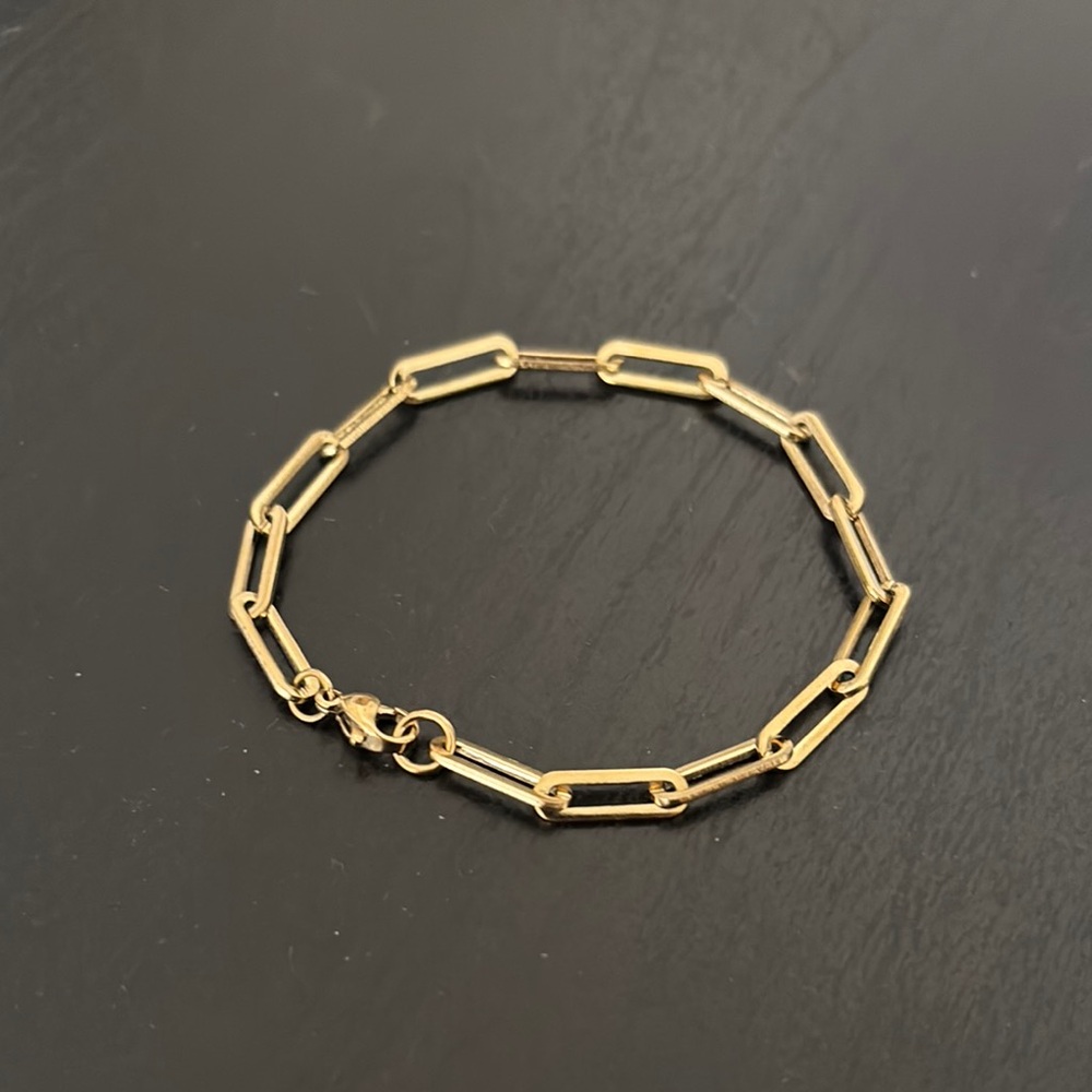 Elegant Gold Link Bracelet